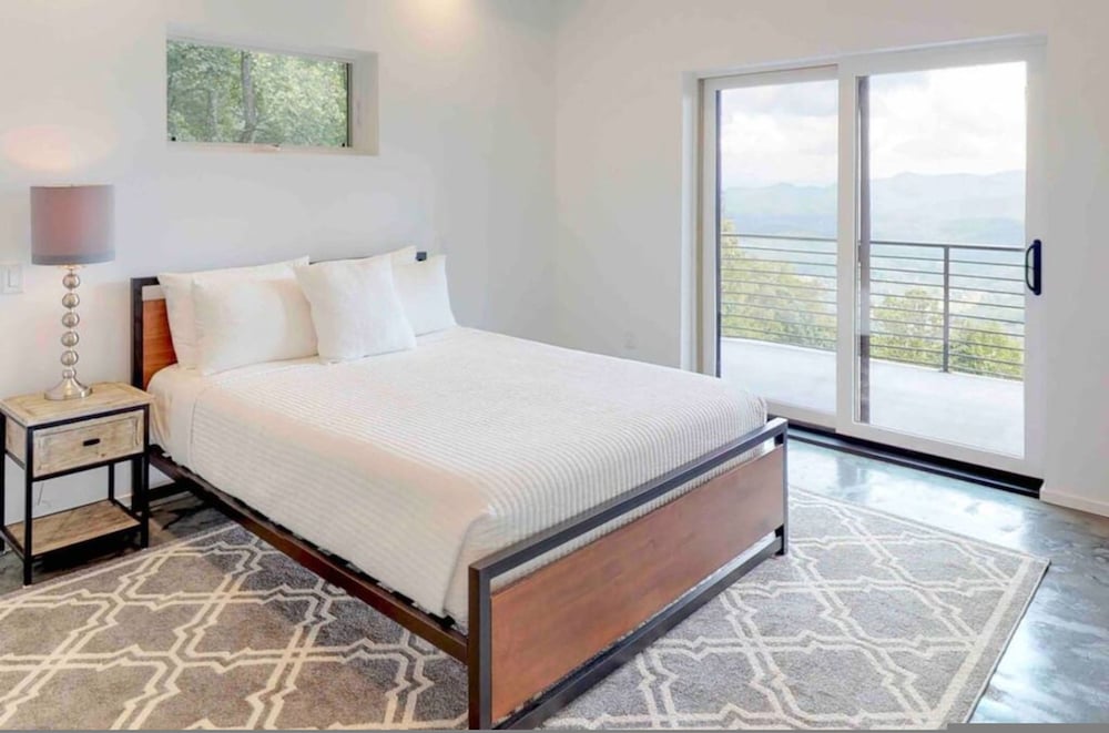 Sky-high Mountain Luxury w Jaw Dropping Views