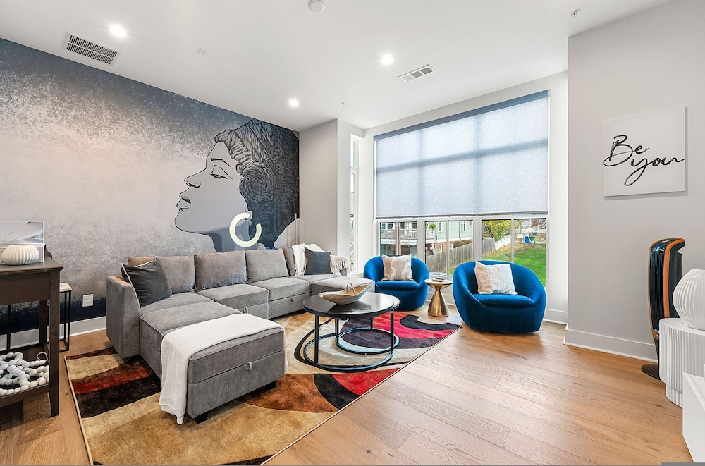 Stylish Midtown Home w Rooftop Views by Silverx
