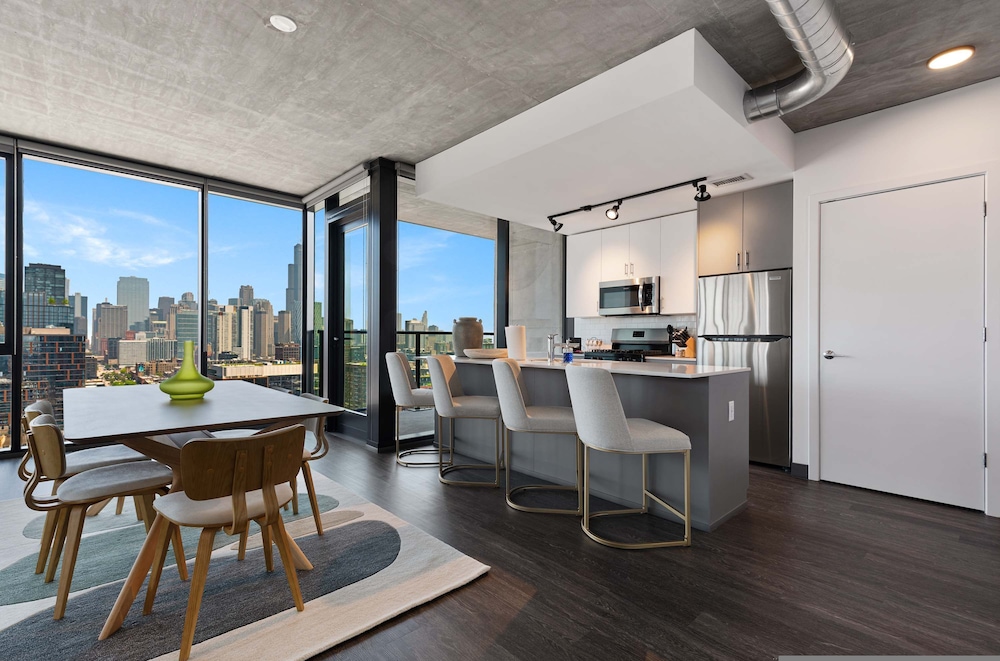 Cloud9 6 apt for 30ppl Fulton Market The Nouveau