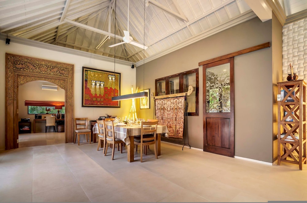 Villa Eden Roc by Alfred in Bali - Luxury Beachfront 3BR Villa With Infinity Pool Amed