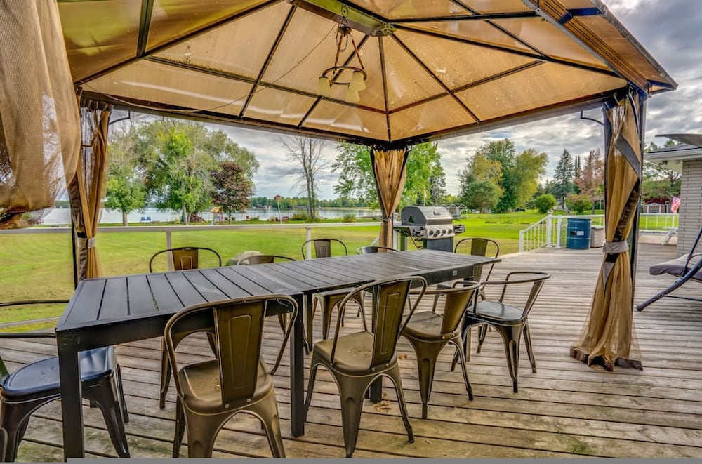 Lakeside Living BBQ Fun Boat Deck Playground