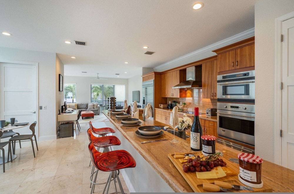 NEW 3-story Townhome With Pool Room Expansive Balcony Seconds Away From Las Olas