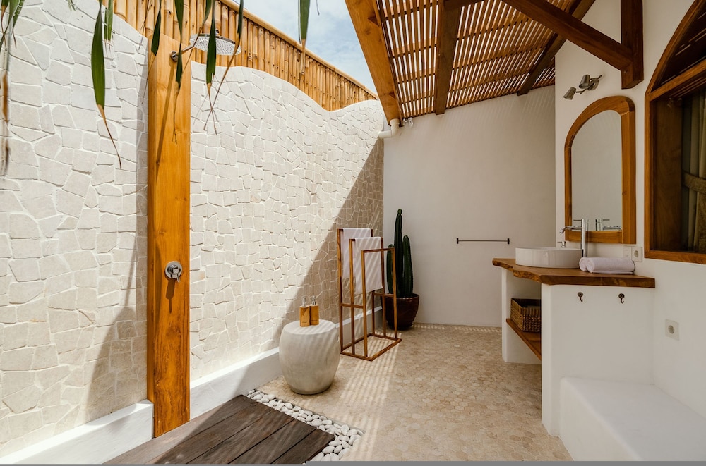 Villa Canggutopia 3 by Alfred in Bali - Tropical 1BR Villa in Heart of Canggu Echo Beach