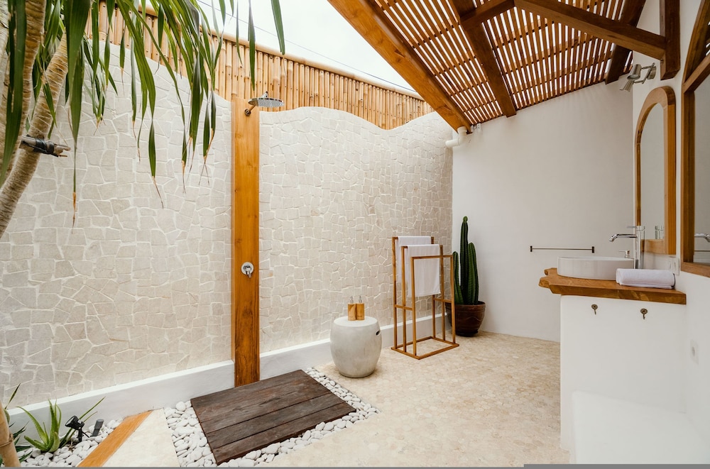 Villa Canggutopia 3 by Alfred in Bali - Tropical 1BR Villa in Heart of Canggu Echo Beach