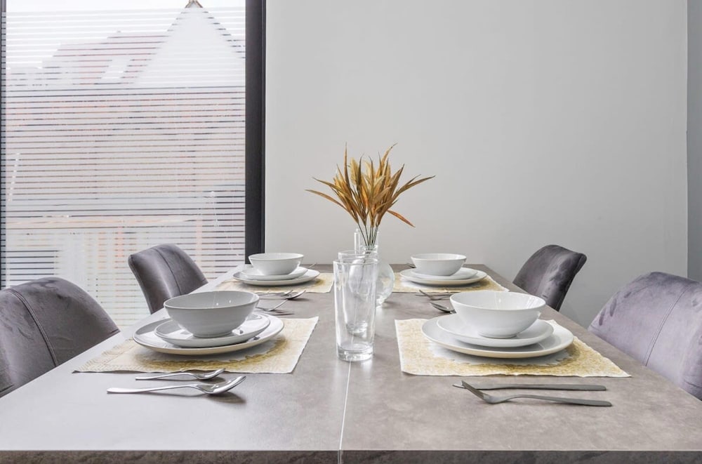 Luxury Sleeps 4 Studio Flat