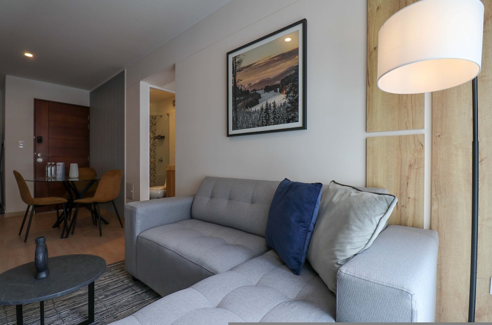 w Divine 2BR w Majestic Deco in Barranco