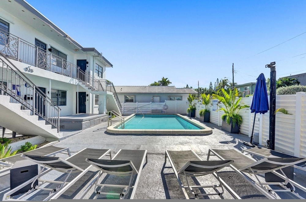 Lovely 1- Bedroom Rental Unit With Pool