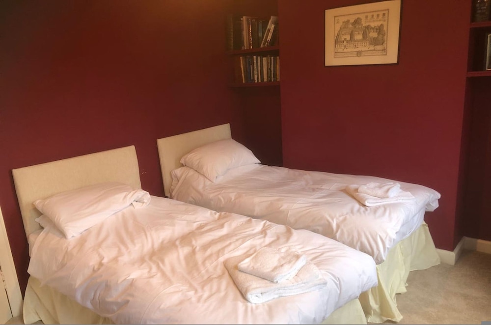 Stunning Hall Cottage Near York and Leeds