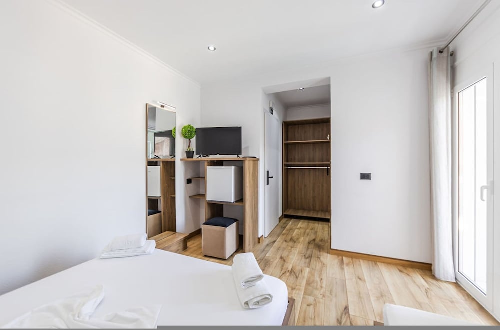 Bliss Triple Room in Gjirokast r