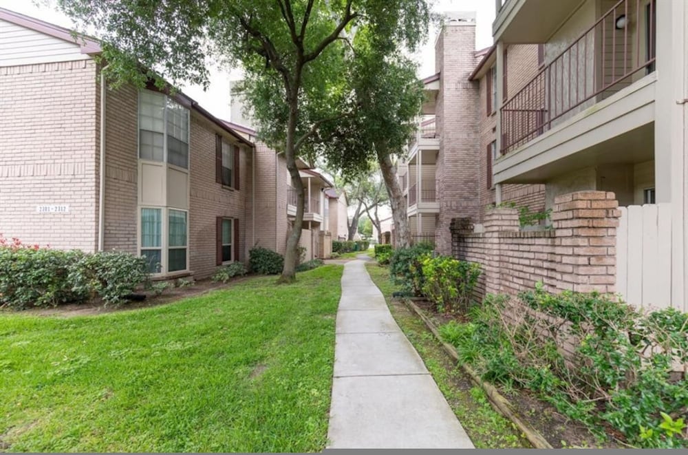 Quiet Stylish Retreat - Near NRG at TX MED Cntr