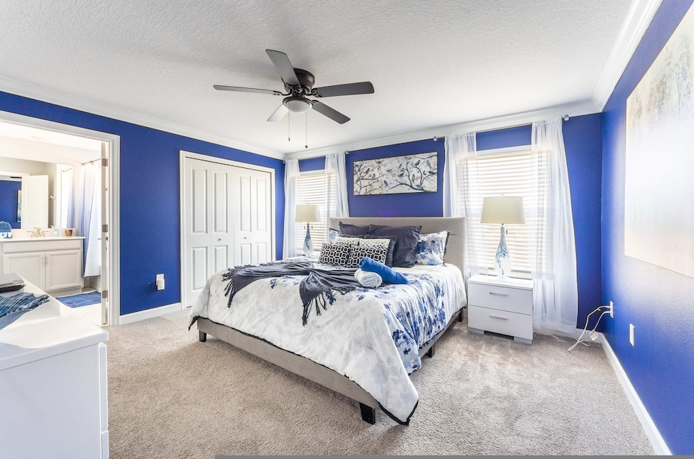 Private Disney Oasis With Pool Hot Tub Ps5 and Modern Amenities