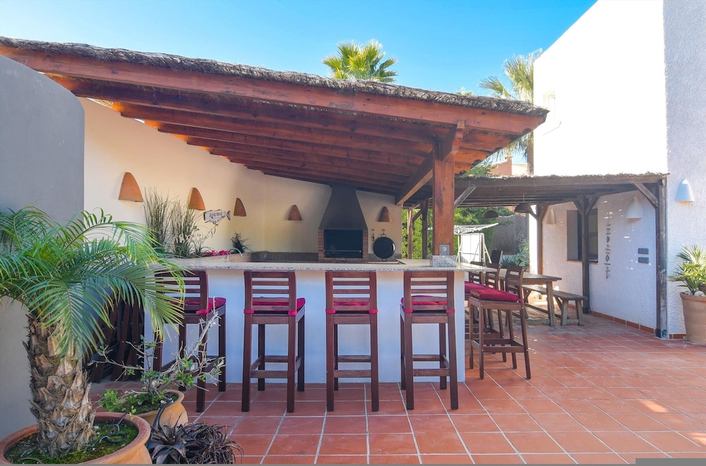 Andrago in Teulada With 6 Bedrooms and 5 Bathrooms view 2