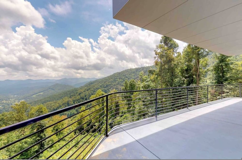 Sky-high Mountain Luxury w Jaw Dropping Views