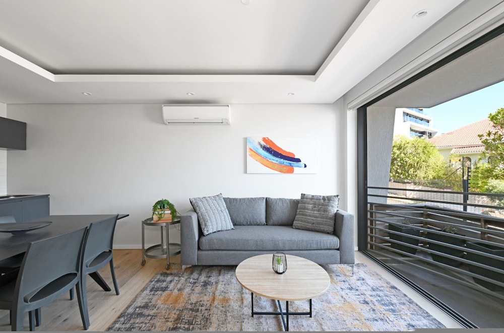 One Bedroom Green Point Spacious
