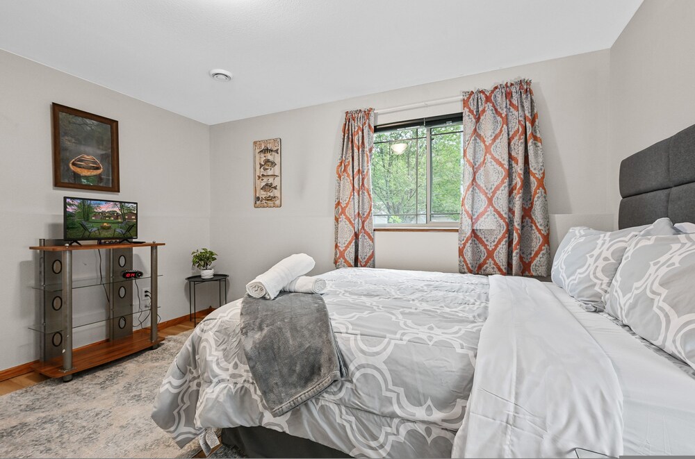 Mosinee Woodland Escape - Lower Suite