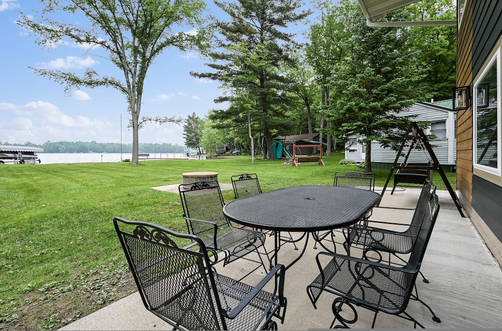 5 BR Family Hangout I Lake Views I Firepit