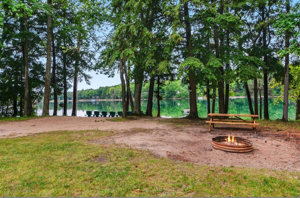 Lakeside Getaway pet Friendly