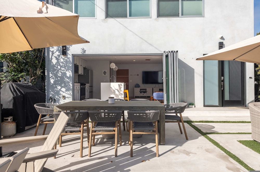Your Coastal Getaway in Manhattan Beach Awaits