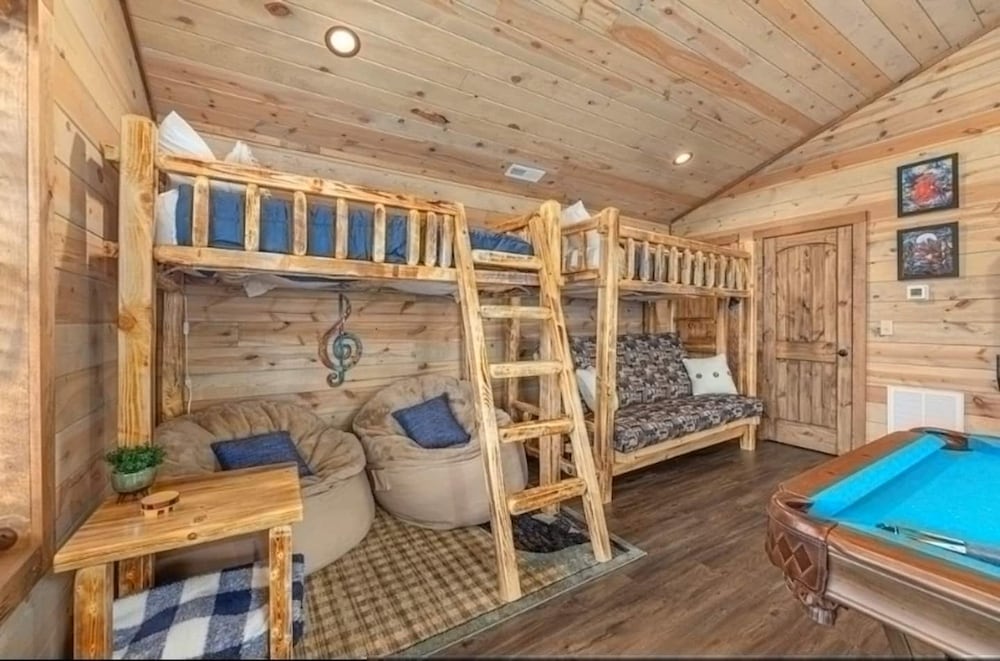 Lux Cabin Smoky Mtn View Dog Friendly Hot Tub