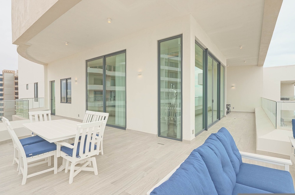 Waves Views Luxury 3BR Oceanfront Condo
