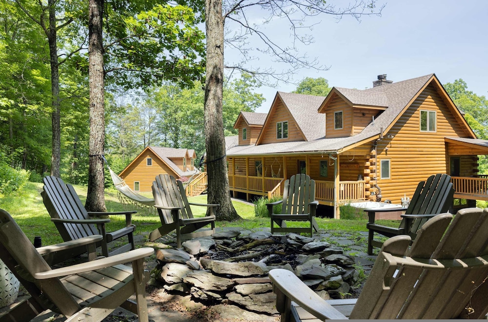 Luxury Private Estate w Pool Near Rhinebeck