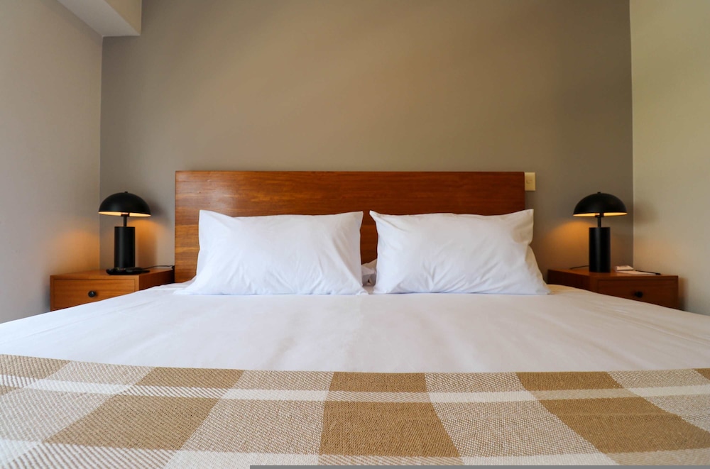 w Comfy 2BR w Park View in Miraflores