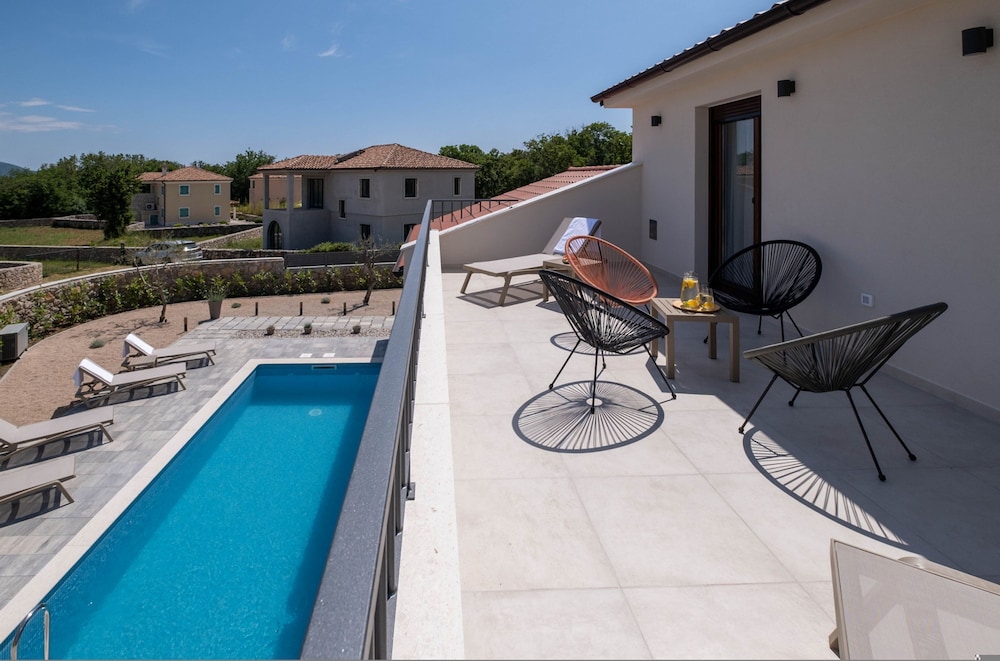 Holiday House Jewel With Private Pool