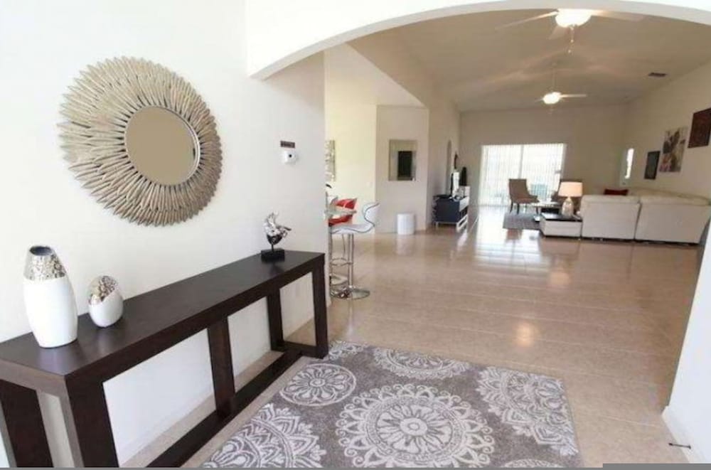 4bdr w Pool Near Disney