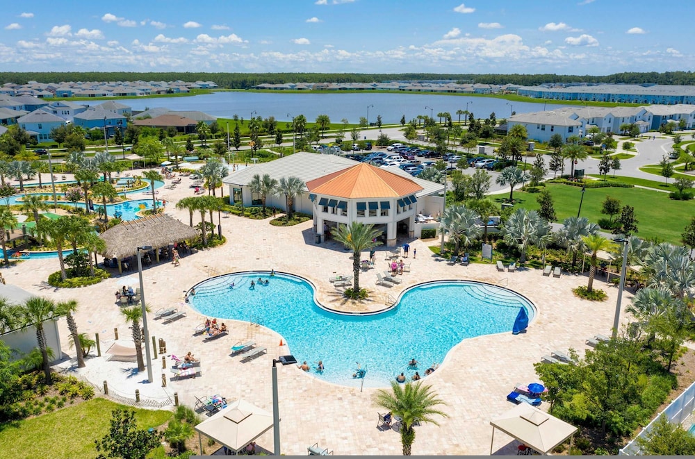 4bed Home in Storey Lake With Private Pool