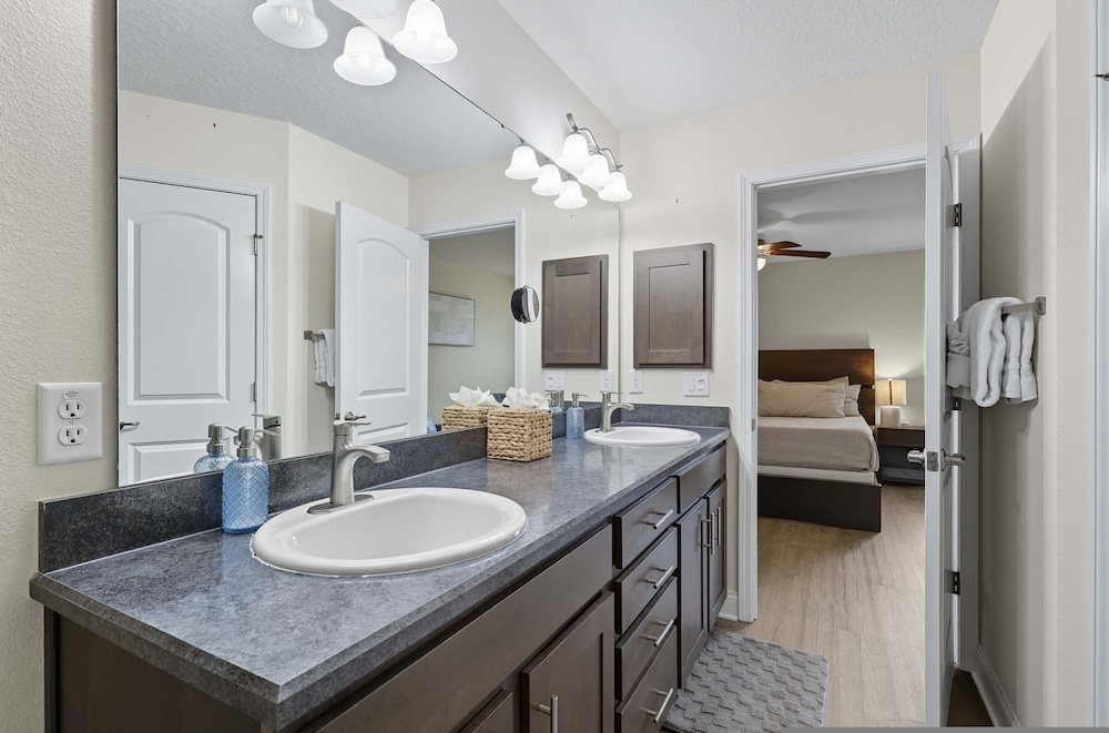 Modern 4BR Retreat Near Beach Heated Pool