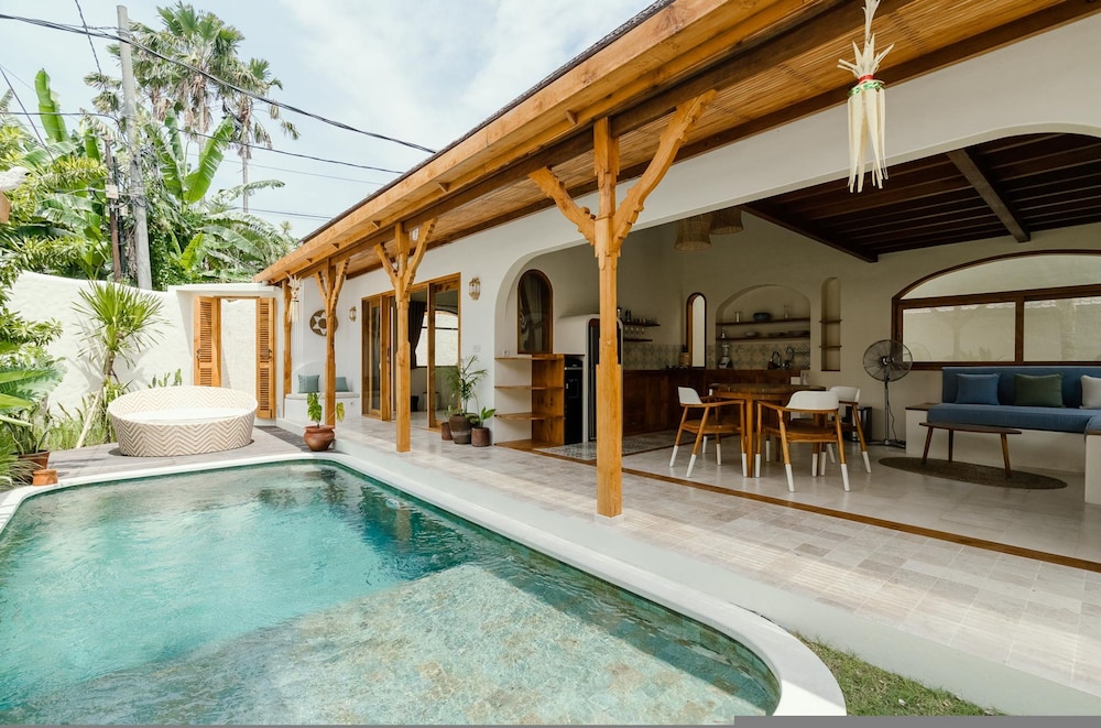 Villa Canggutopia 3 by Alfred in Bali - Tropical 1BR Villa in Heart of Canggu Echo Beach