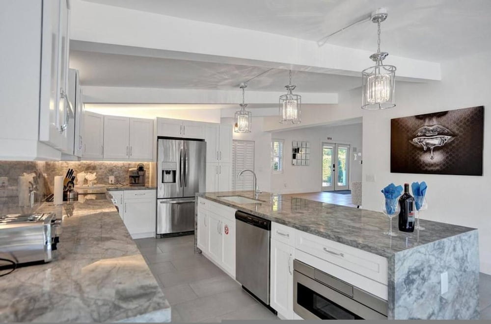 Pool House 3 Bedroom Home Victoria Park