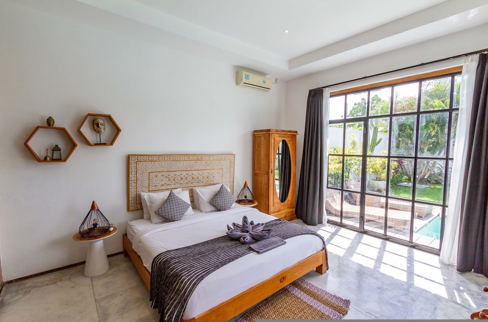 Villa Maje by Alfred in Bali - Tropical 3BD Villa w Pool Near Batu Belig Beach