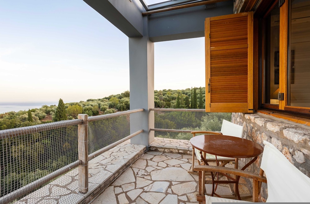 Stone Farmhouse in Groves - Sea Mountain Views
