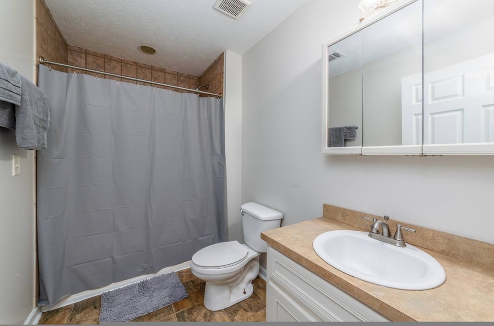Budget Friendly Unit Near Fort Moore