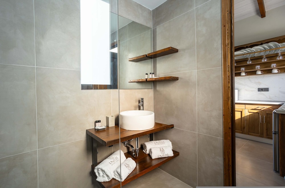 Eneos Boutique Residence - Koroni Garden Jewel
