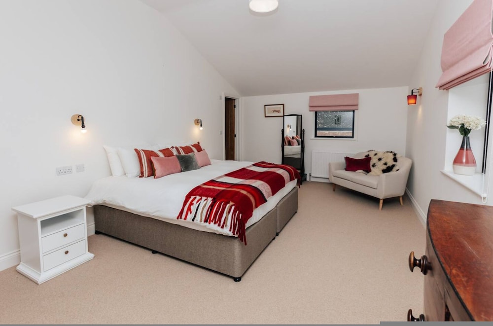 Home Farm Holiday Homes - Sleeps 26 - From 1415 Per Night
