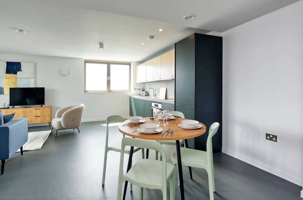 Sensational Two-bedroom Apartment in East London
