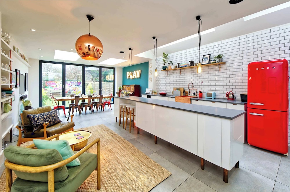 4 Bedroom House, Barnes
