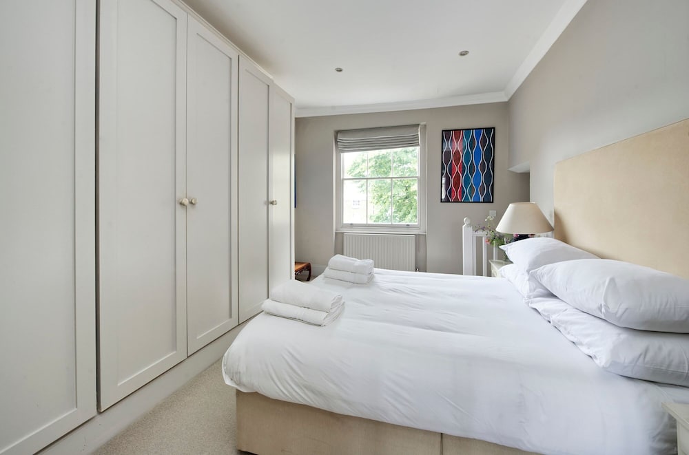 Cosy and Chic one Bedroom Flat in Earl s Court
