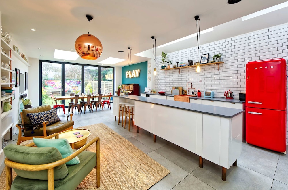 4 Bedroom House Barnes