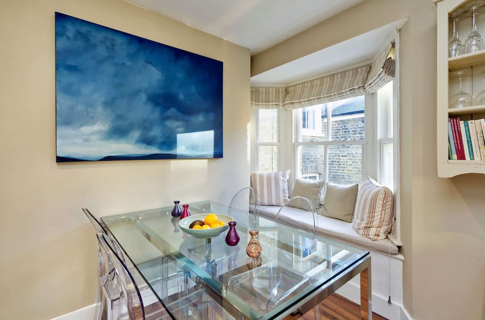 Lovely Apartment With Roof Terrace in Battersea