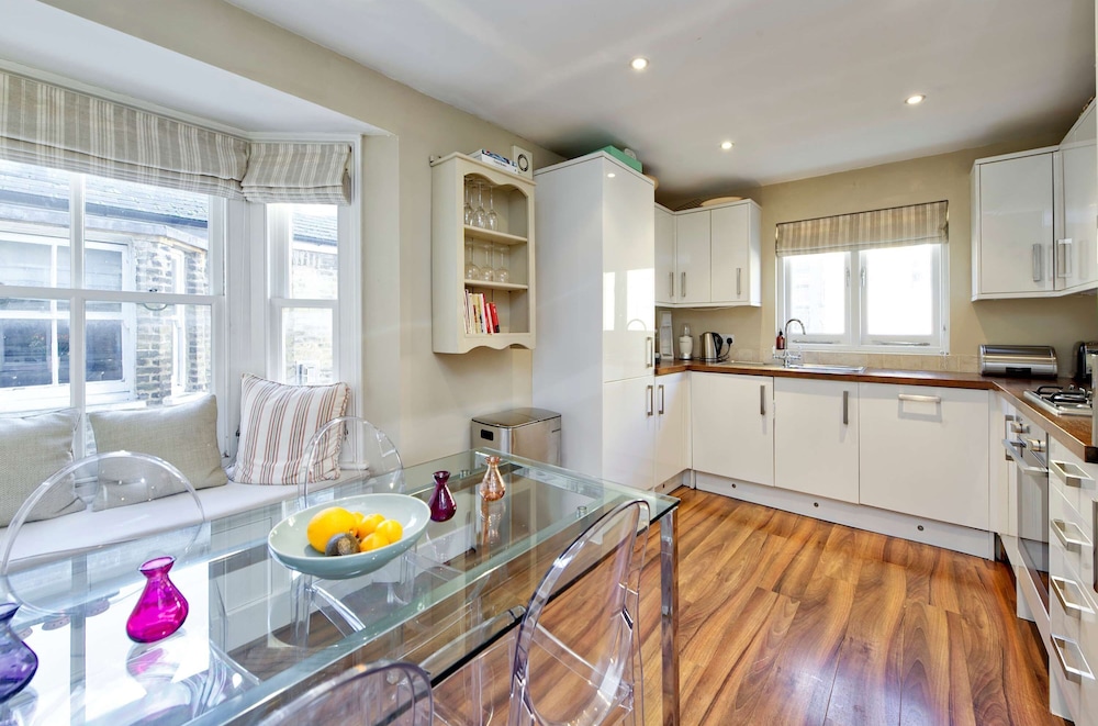 Lovely Apartment With Roof Terrace in Battersea