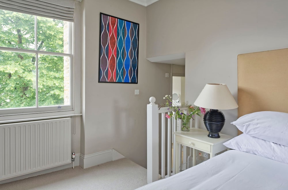 Cosy and Chic one Bedroom Flat in Earl s Court