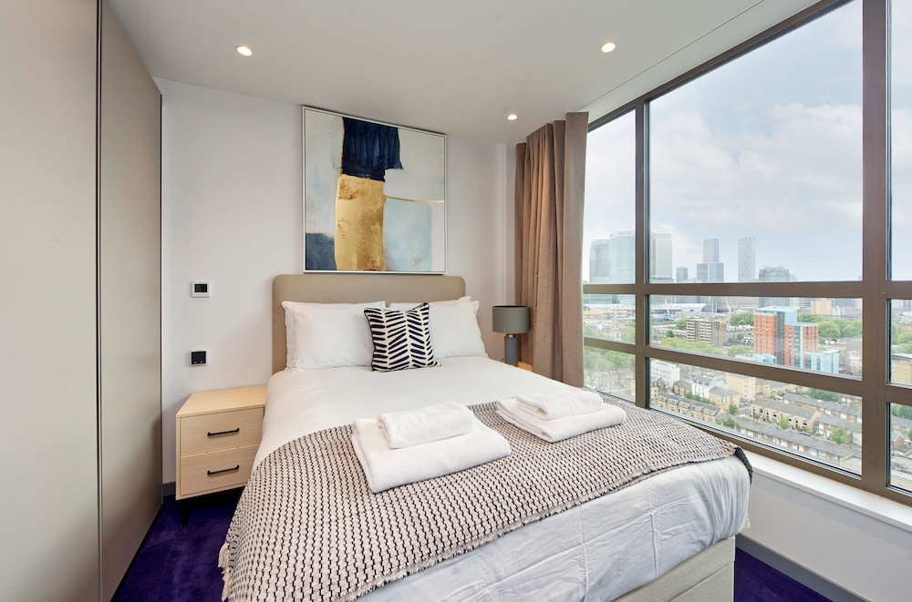 Stunning One-bedroom Apartment With City Views