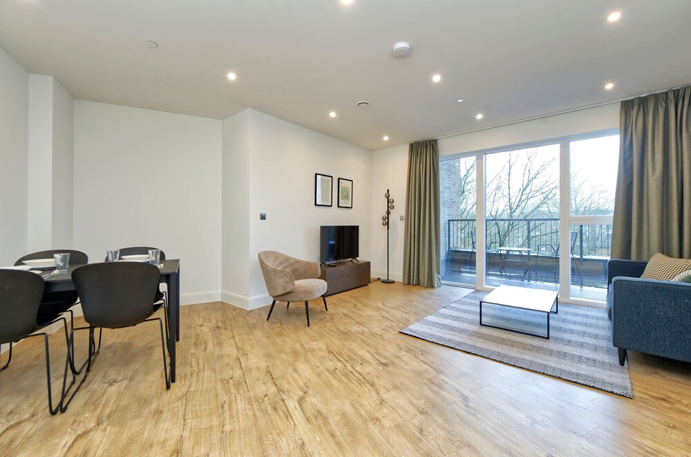 Brand-new Two-bedroom Flat in Colindale