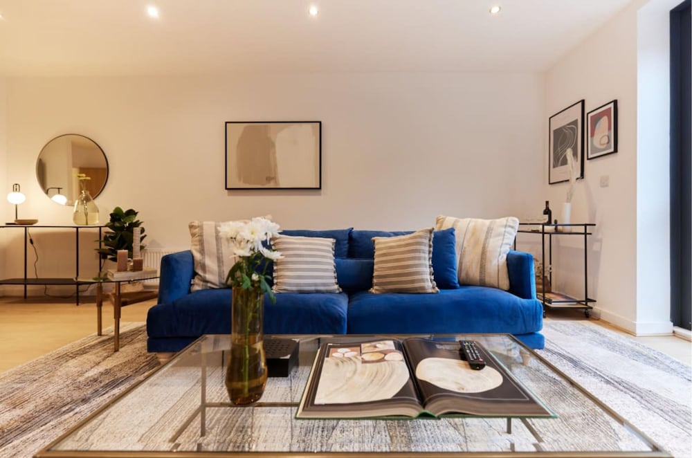 The Putney Escape - Trendy 2bdr Flat With Terrace Parking