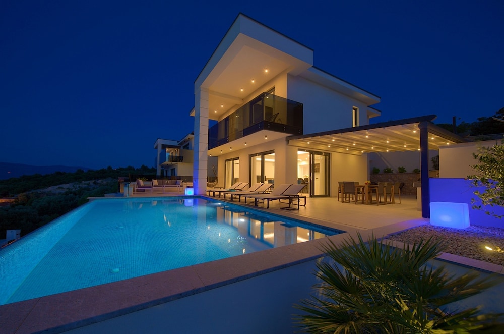 Villa Majestic With Sauna and Beautiful Views