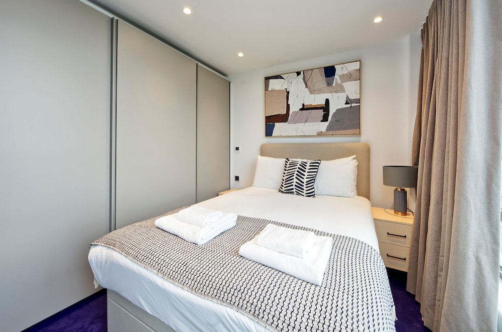 Deluxe One-bedroom Apartment in Poplar