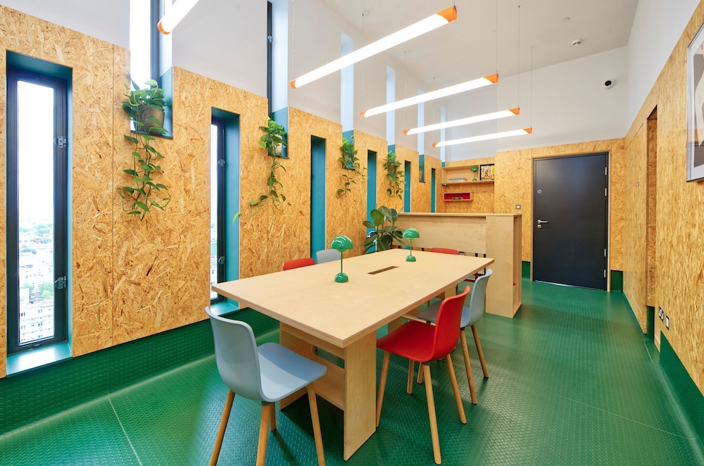 Sensational Two-bedroom Apartment in East London